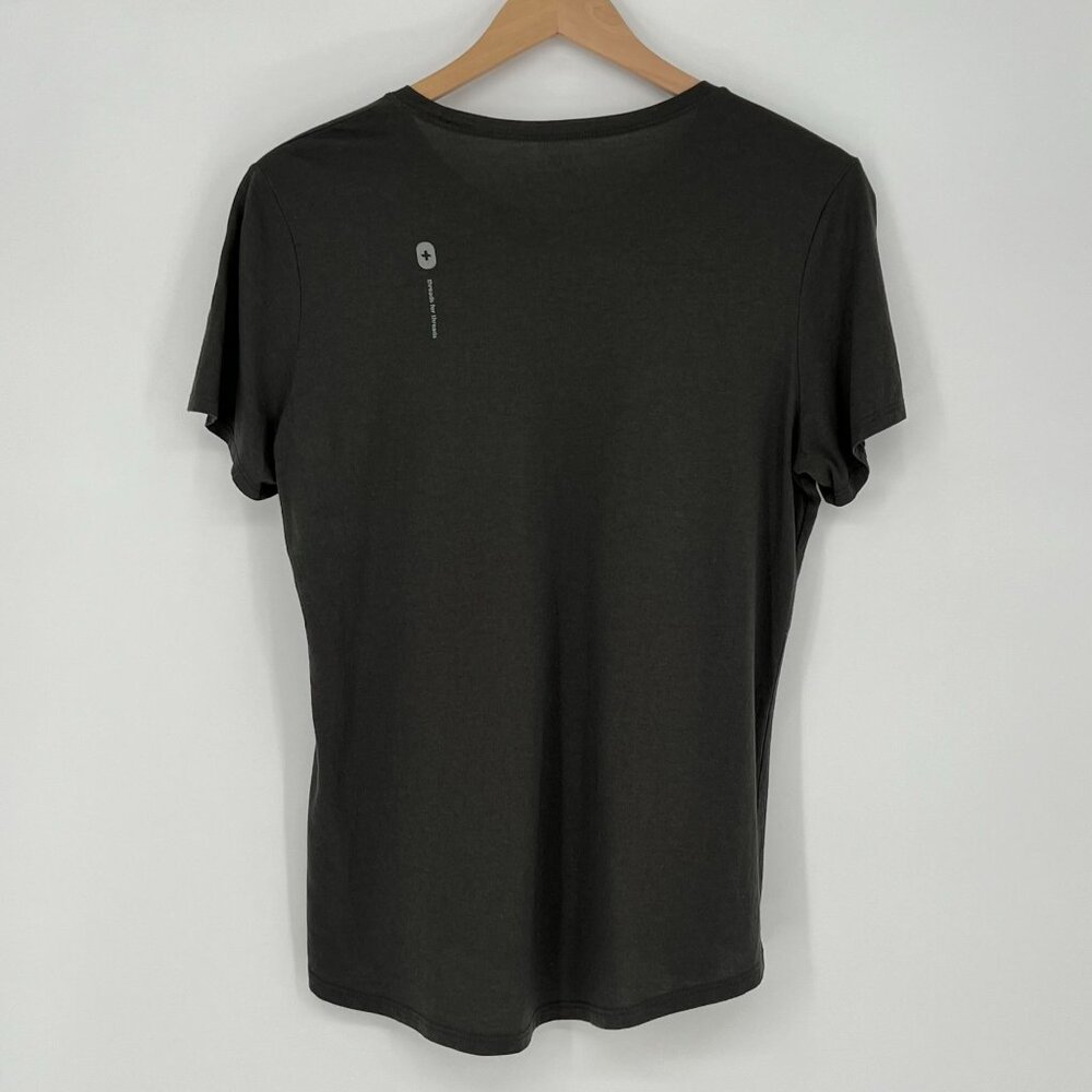 Figs Women's Super Soft Short Sleeve T Shirt Under Scrub Size L Dark Gray Nurse - Picture 2 of 7